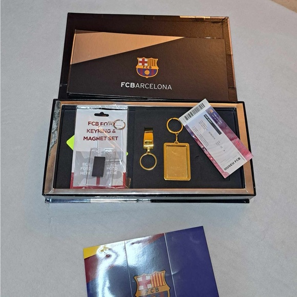 FC BARCELONA MAGIC MEMORIES VIP FAN BOX - 2014 - Picture 2 of 7